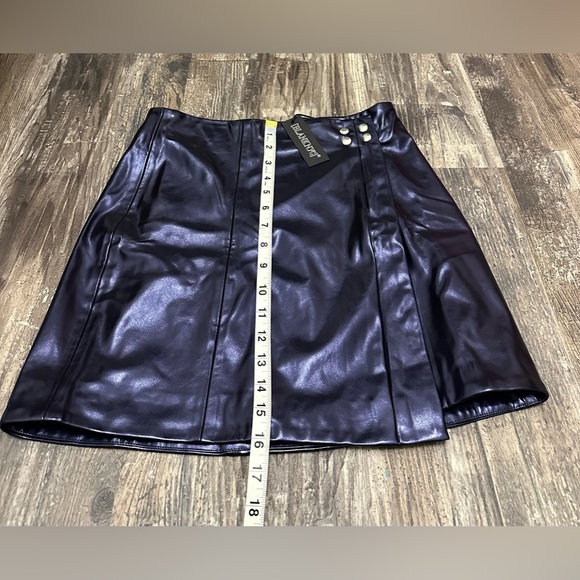 NWT Blank NYC Vegan Leather Wrap Mini Billboard Skirt Size 26 - Picture 4 of 8